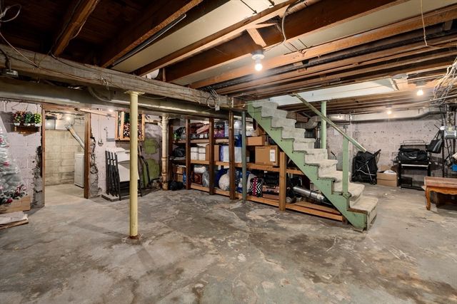 423 Tiffany St, Springfield, MA 01108