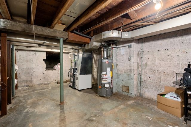 423 Tiffany St, Springfield, MA 01108