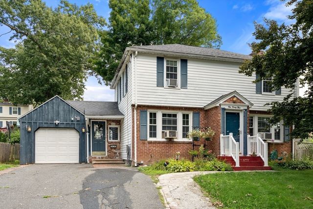 423 Tiffany St, Springfield, MA 01108