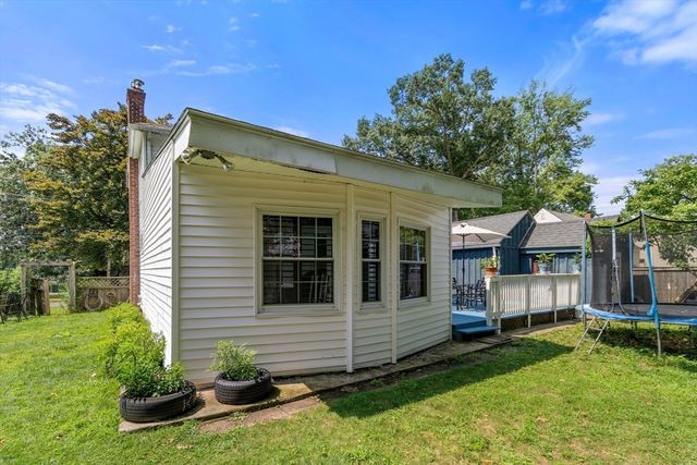 423 Tiffany St, Springfield, MA 01108