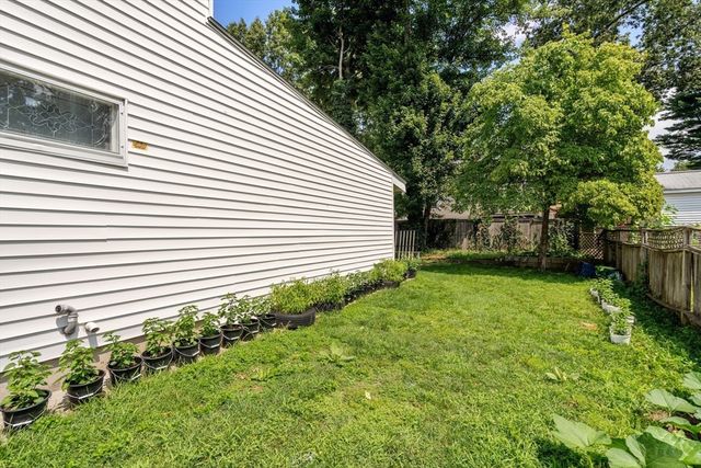 423 Tiffany St, Springfield, MA 01108