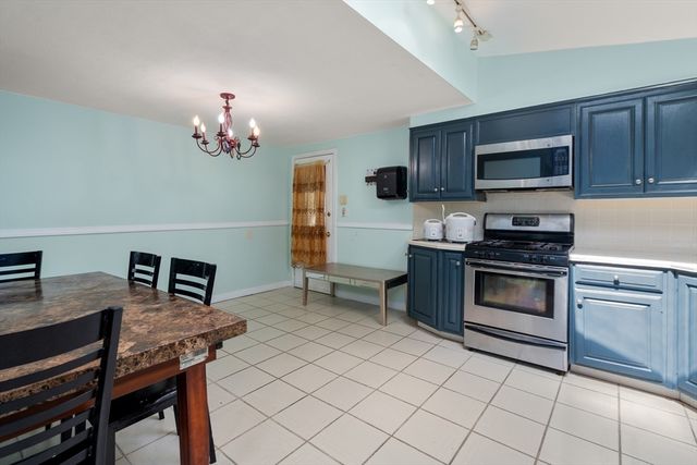 423 Tiffany St, Springfield, MA 01108