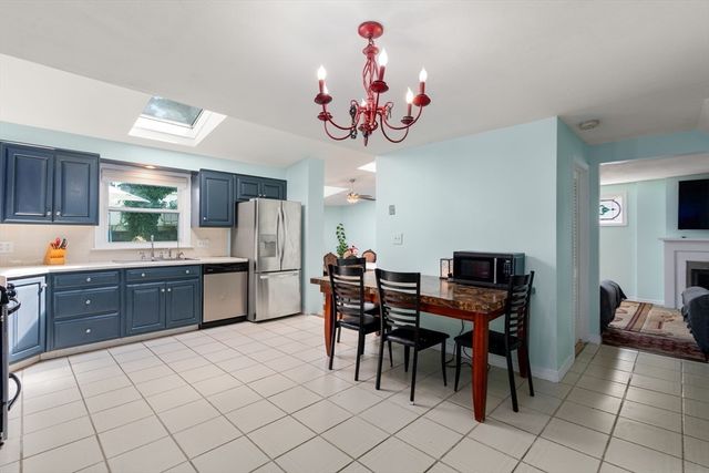 423 Tiffany St, Springfield, MA 01108