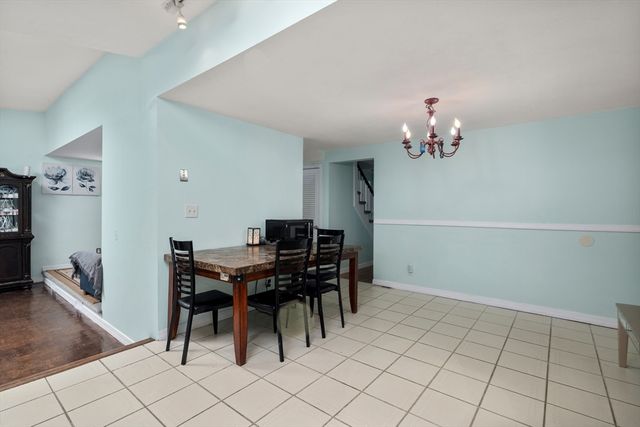 423 Tiffany St, Springfield, MA 01108