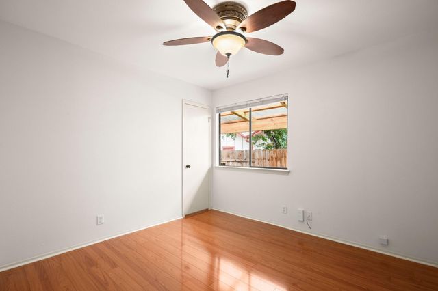 9001 Parkfield DR B, Austin, TX 78758