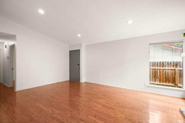 9001 Parkfield DR B, Austin, TX 78758