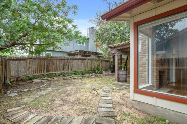 9001 Parkfield DR B, Austin, TX 78758