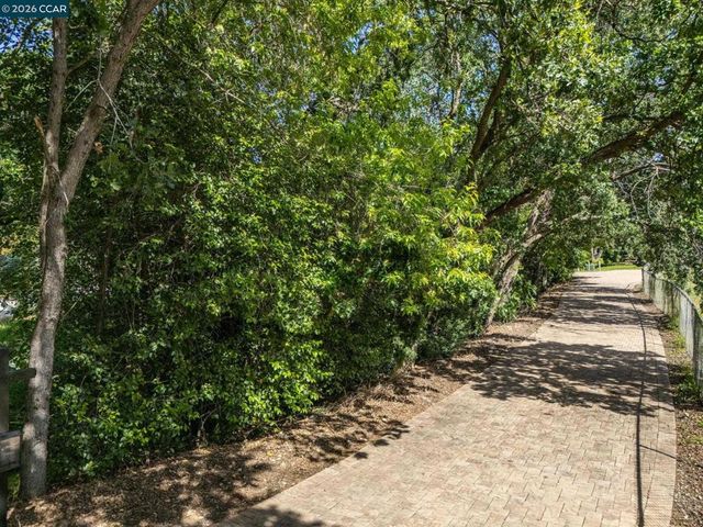 5305 Pine Hollow Rd, Concord, CA 94521