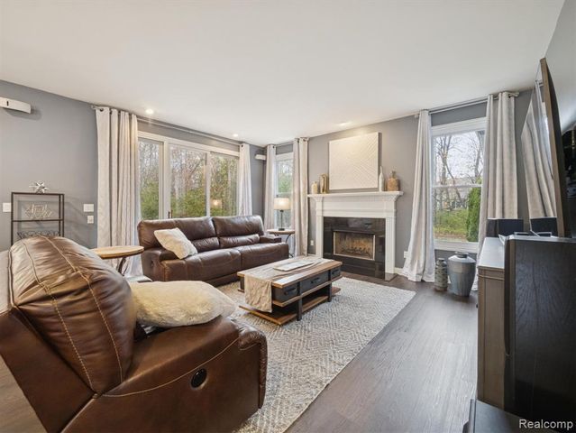 49630 Taft Lane, Canton, MI 48188