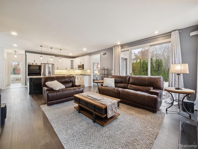 49630 Taft Lane, Canton, MI 48188