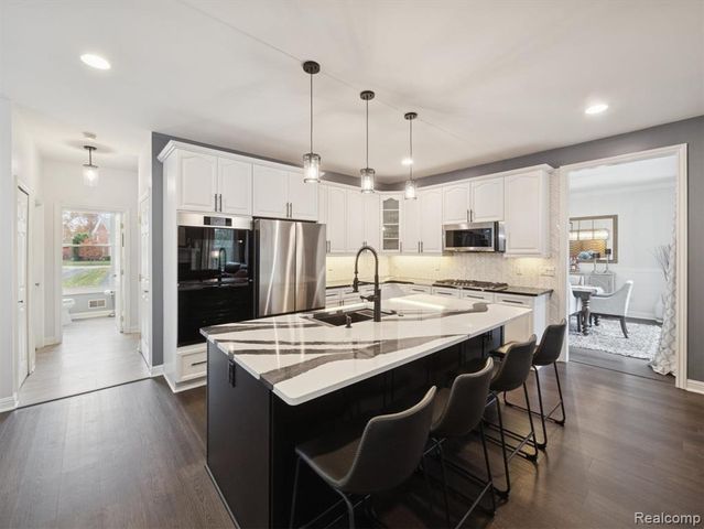 49630 Taft Lane, Canton, MI 48188