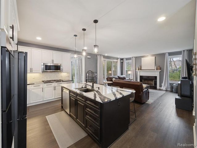 49630 Taft Lane, Canton, MI 48188