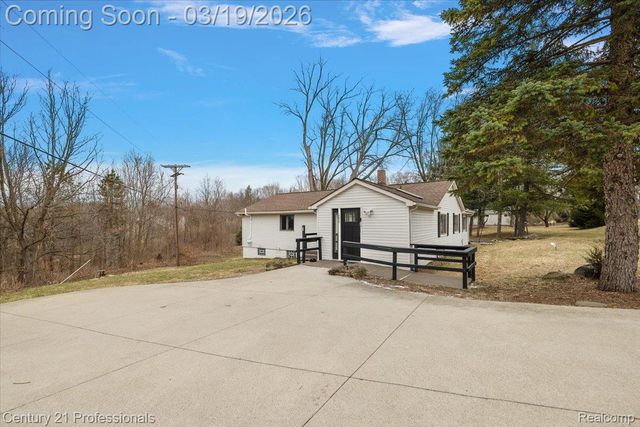 3205 Shimmons Road, Auburn Hills, MI 48326