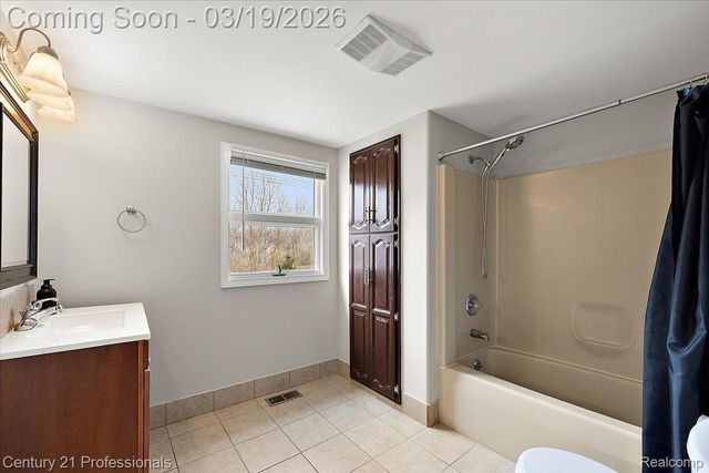 3205 Shimmons Road, Auburn Hills, MI 48326