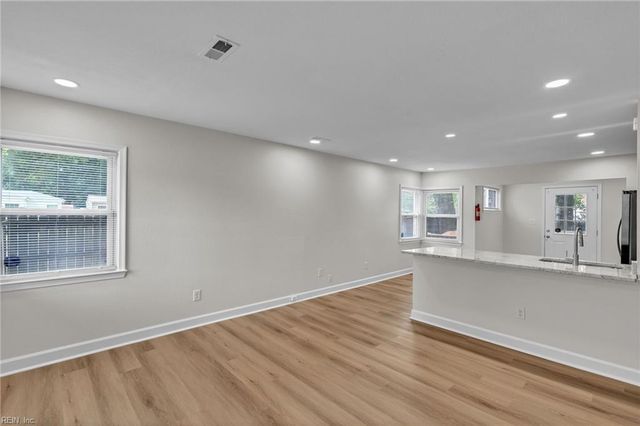 543 Draper DR, Norfolk, VA 23505