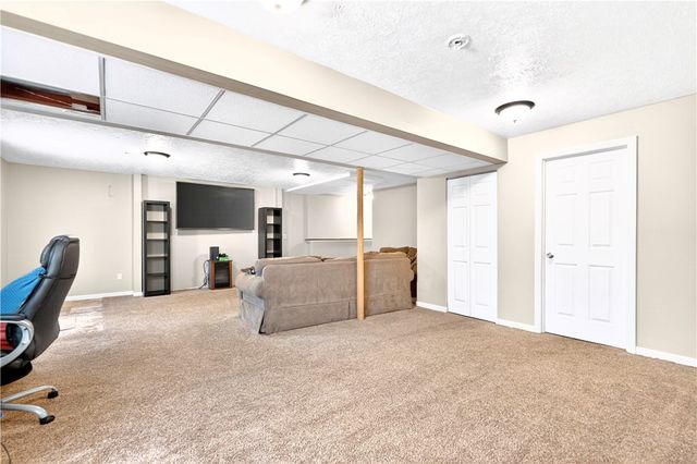 429 Braden School Rd, Chippewa Twp, PA 15010