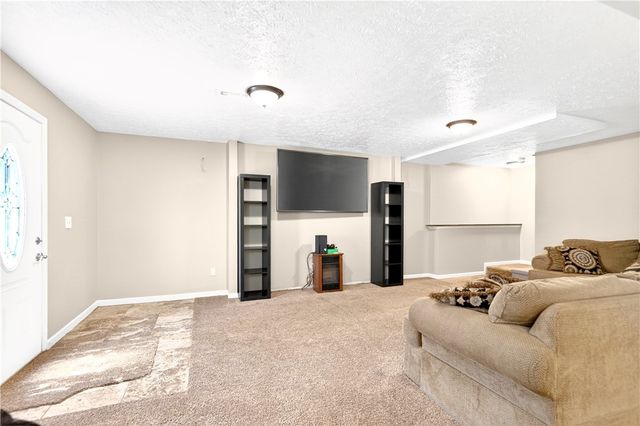 429 Braden School Rd, Chippewa Twp, PA 15010