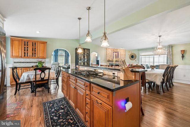 209 BURNING TREE CT, Mays Landing, NJ 08330