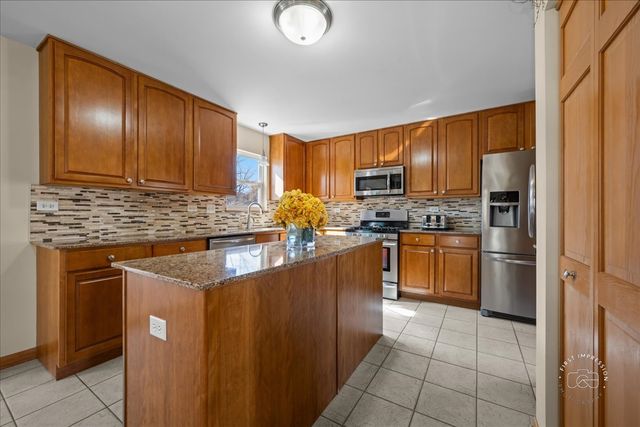 2518 Imgrund Road, North Aurora, IL 60542