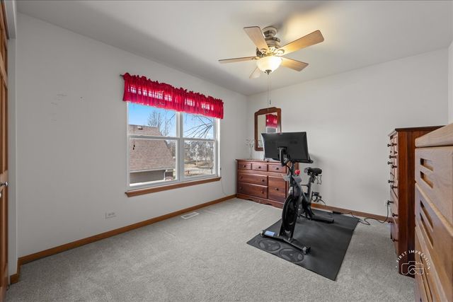 2518 Imgrund Road, North Aurora, IL 60542