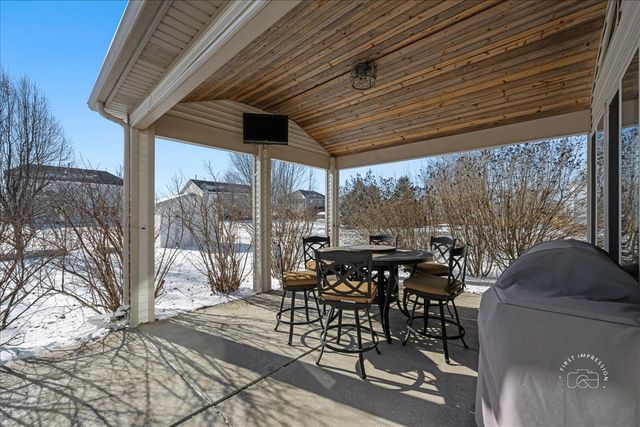 2518 Imgrund Road, North Aurora, IL 60542