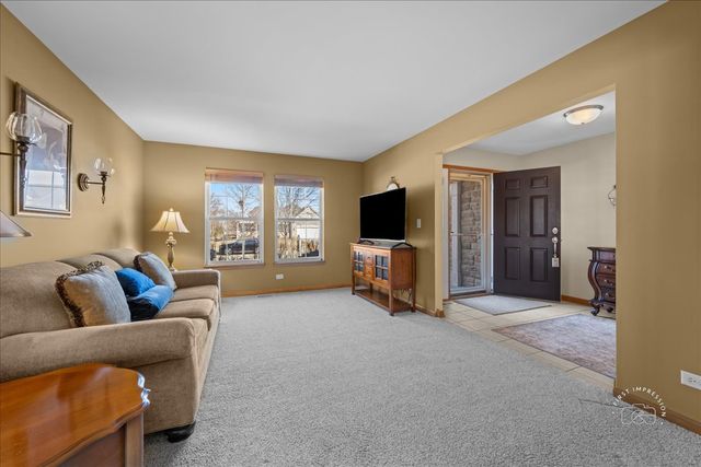 2518 Imgrund Road, North Aurora, IL 60542