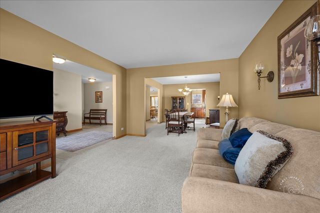 2518 Imgrund Road, North Aurora, IL 60542