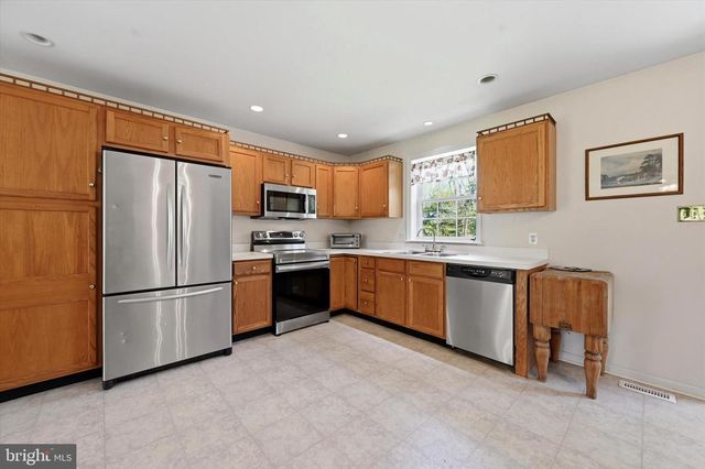 2265 STRASBURG RD, Coatesville, PA 19320