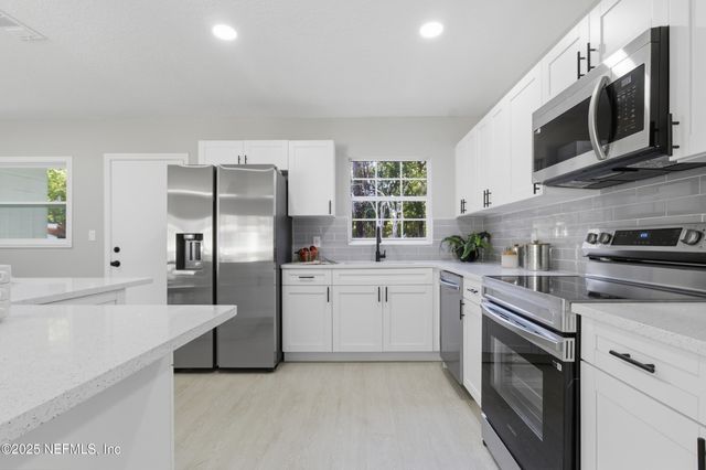 2147 MANEY Drive, Jacksonville, FL 32216