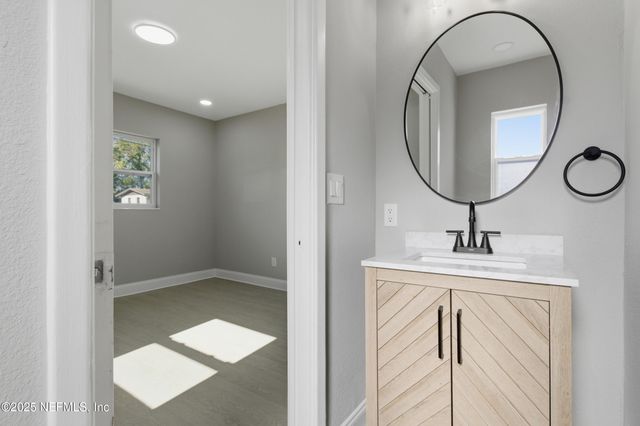 2147 MANEY Drive, Jacksonville, FL 32216