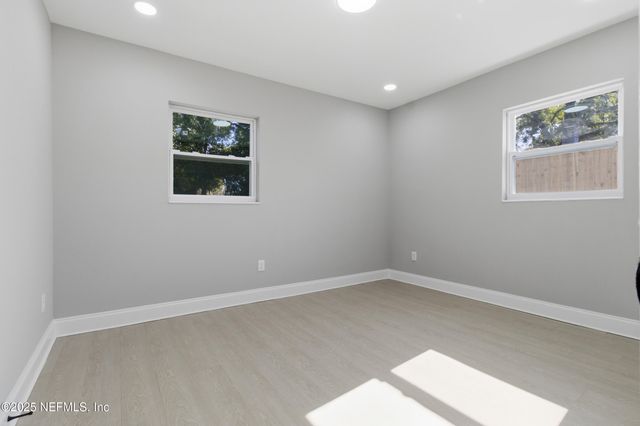 2147 MANEY Drive, Jacksonville, FL 32216