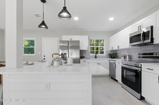 2147 MANEY Drive, Jacksonville, FL 32216