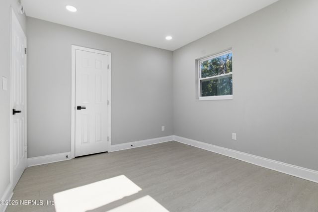 2147 MANEY Drive, Jacksonville, FL 32216