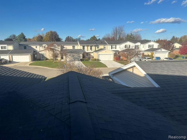 438 Lockmoor Court 18, Grand Blanc, MI 48439