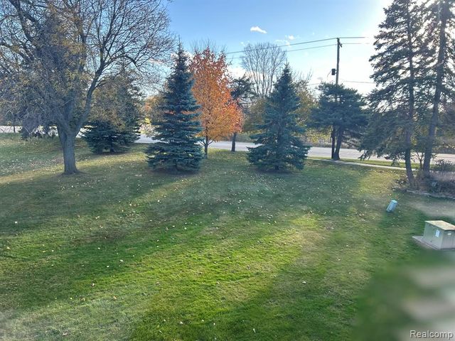 438 Lockmoor Court 18, Grand Blanc, MI 48439