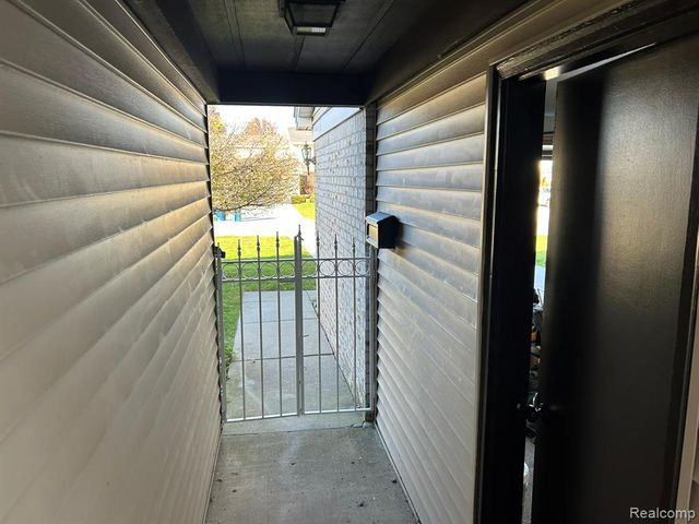 438 Lockmoor Court 18, Grand Blanc, MI 48439