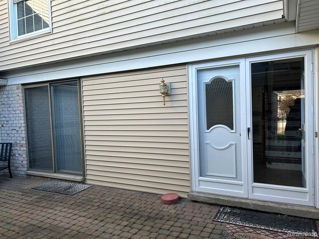 438 Lockmoor Court 18, Grand Blanc, MI 48439