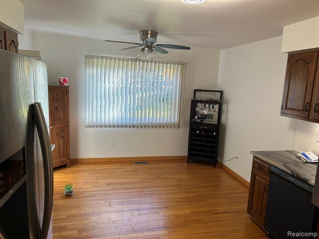 438 Lockmoor Court 18, Grand Blanc, MI 48439