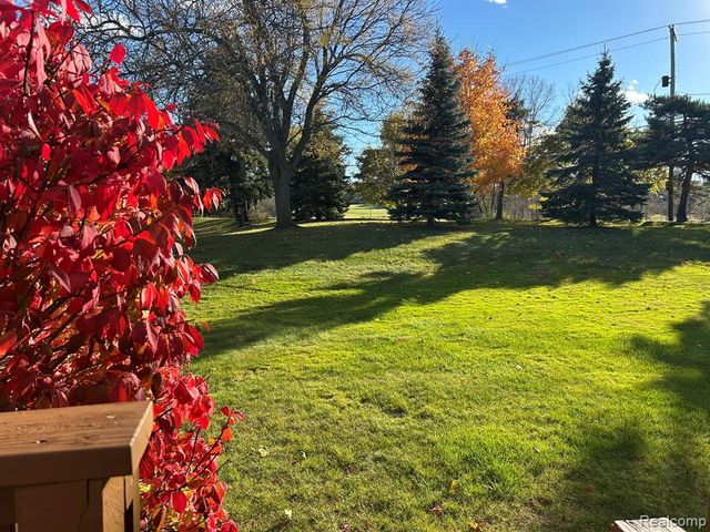 438 Lockmoor Court 18, Grand Blanc, MI 48439