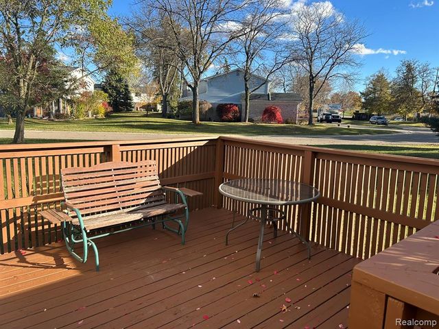 438 Lockmoor Court 18, Grand Blanc, MI 48439