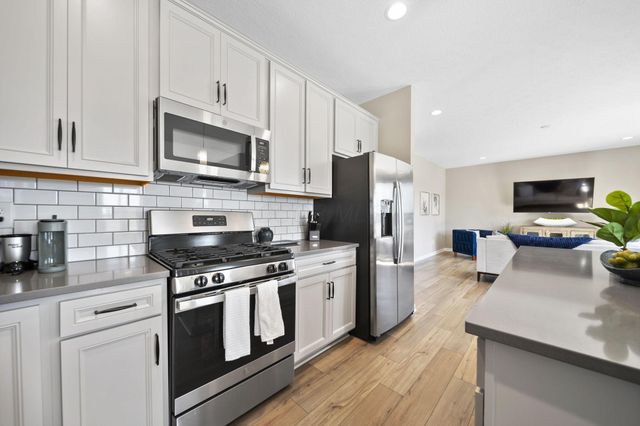 62 Sienna Glenn Drive, Lewis Center, OH 43035