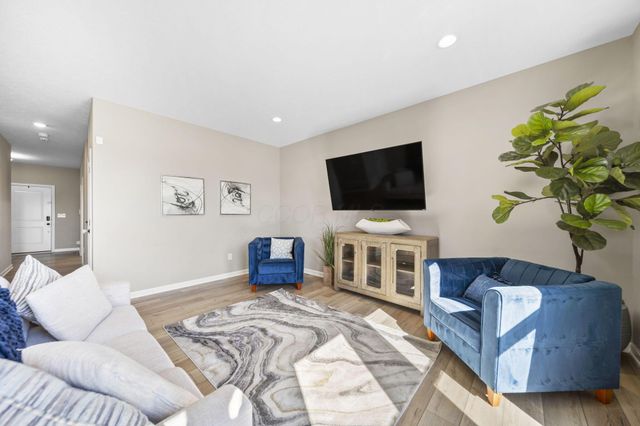 62 Sienna Glenn Drive, Lewis Center, OH 43035