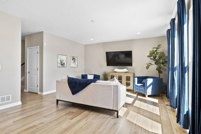 62 Sienna Glenn Drive, Lewis Center, OH 43035