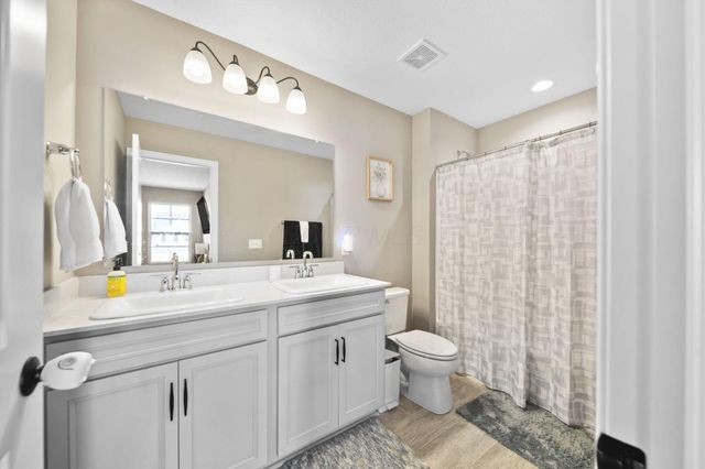 62 Sienna Glenn Drive, Lewis Center, OH 43035