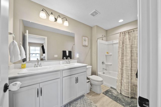 62 Sienna Glenn Drive, Lewis Center, OH 43035