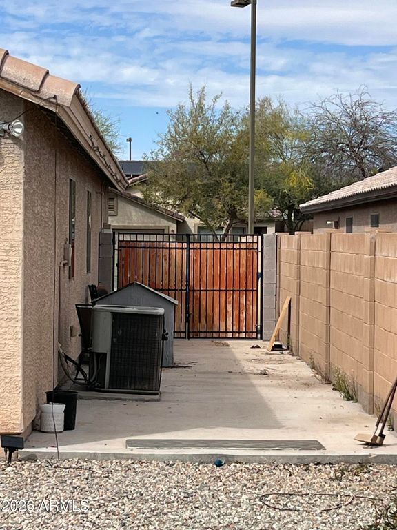 Image 25 of property listing at 24819 W WAYLAND Drive, Buckeye, AZ 85326