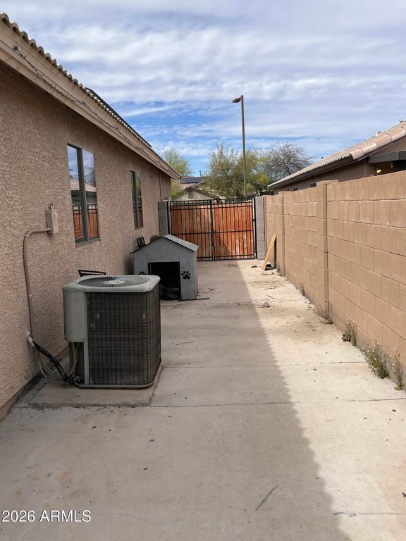 Image 26 of property listing at 24819 W WAYLAND Drive, Buckeye, AZ 85326