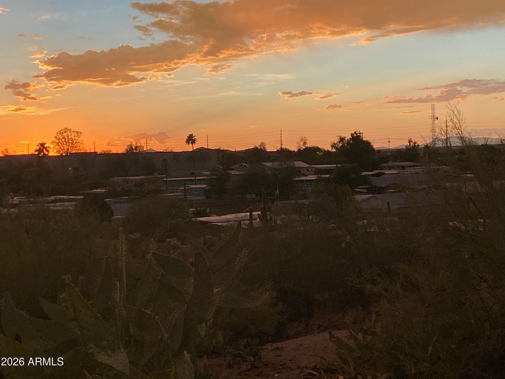 Image 6 of property listing at 1855 W WICKENBURG Way 133, Wickenburg, AZ 85390