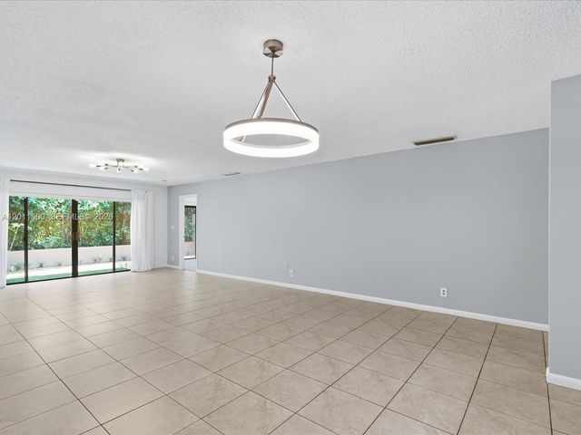 110 Dunwoody Ln 16-88, Hollywood, FL 33021