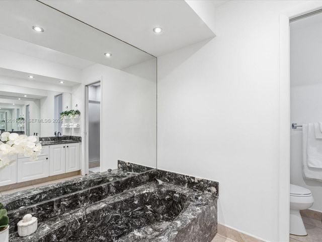 110 Dunwoody Ln 16-88, Hollywood, FL 33021